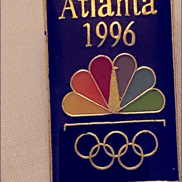 2 Vintage/Collectible Local 📺 TV News📰 Pins - Picture 10 of 11